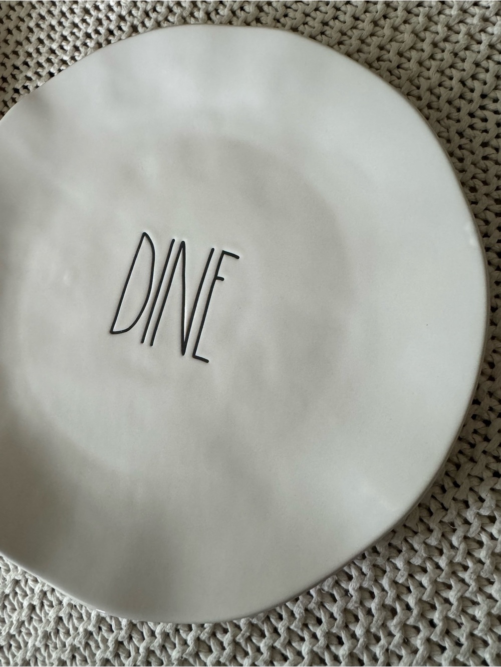 Rae Dunn DINE plates set of 4 - Picture 4 of 7